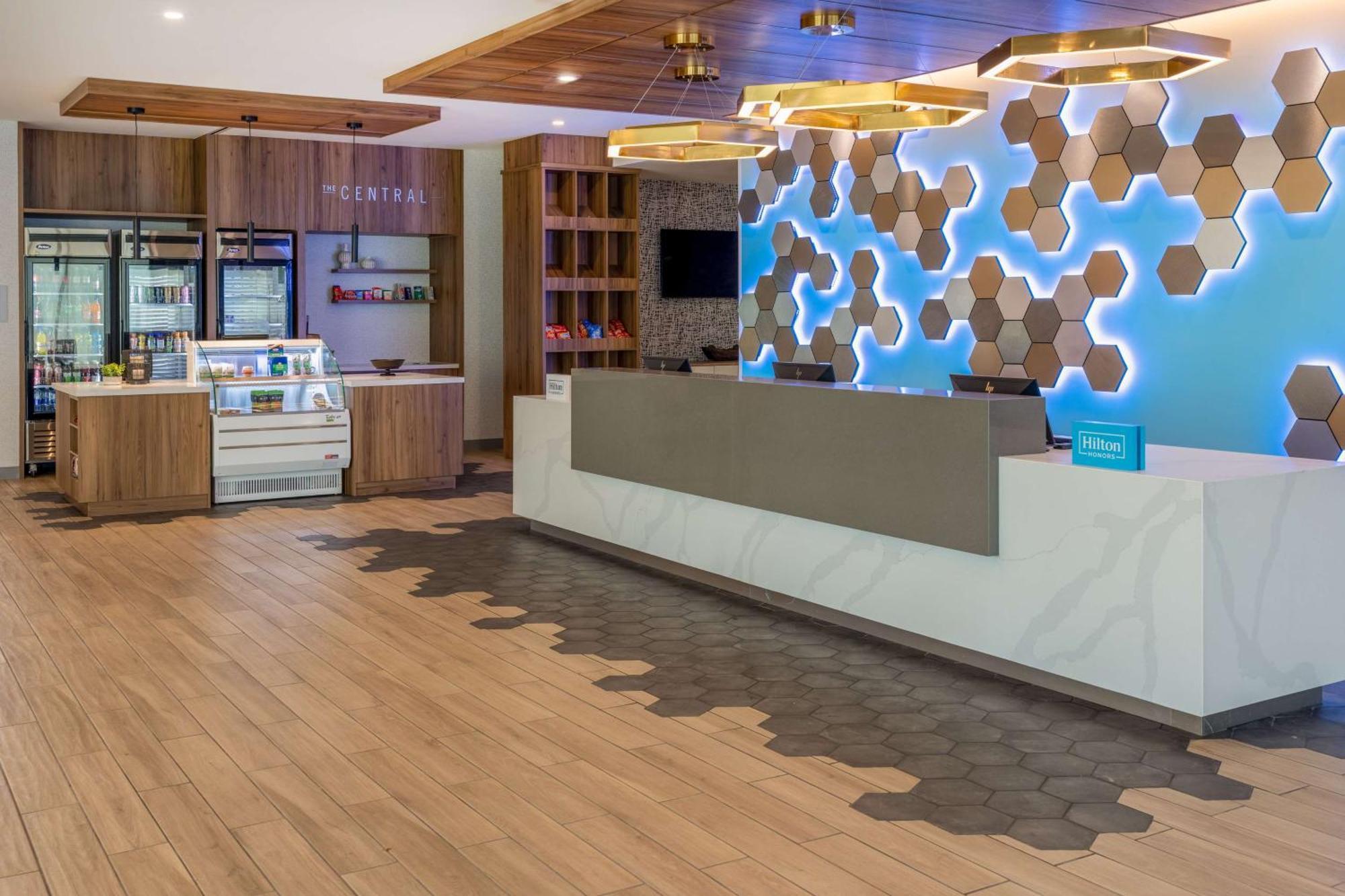 Tru By Hilton Pensacola Airport Medical Center Hotel Exterior foto