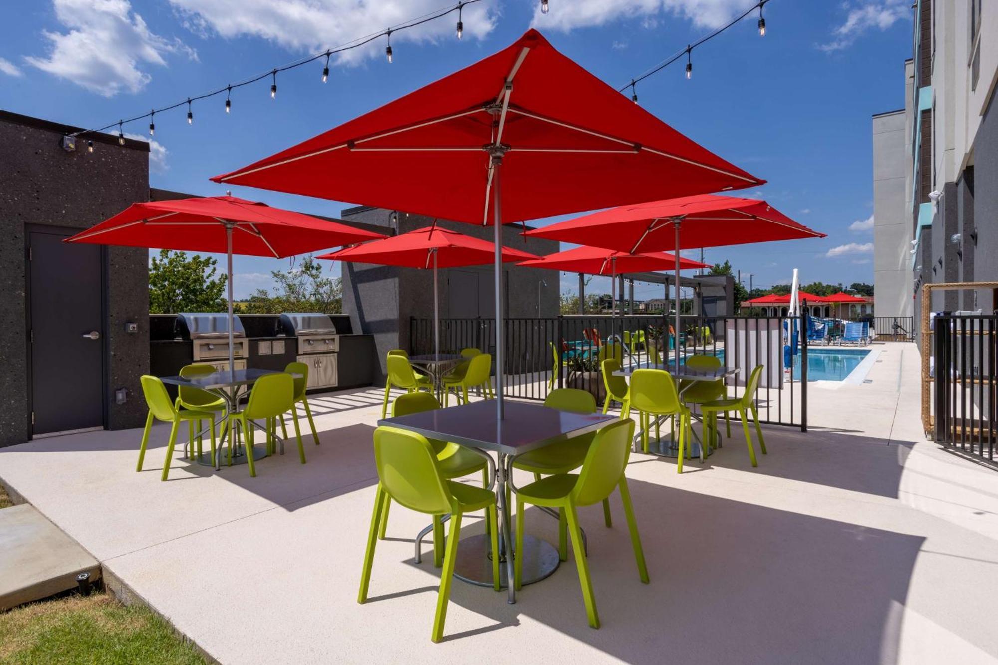 Tru By Hilton Pensacola Airport Medical Center Hotel Exterior foto